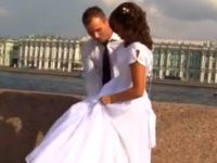 Sex sa Kumom i Drugovima